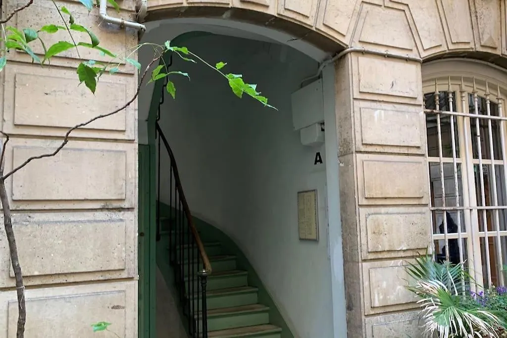 Paris Studio Rose & Stouring France
