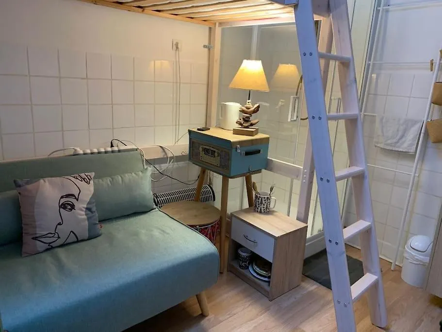 Paris Studio Rose & Stouring location